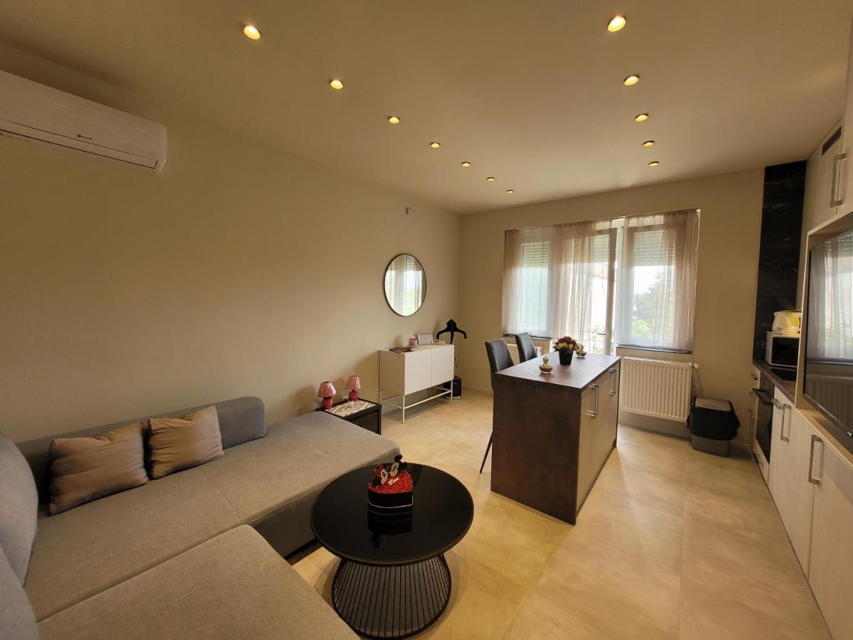 Lara II Apartman Дебрецен Экстерьер фото